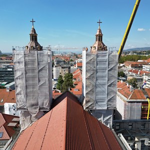 Podignute obnovljene kupole na tornjeve bazilike Srca Isusova u Zagrebu